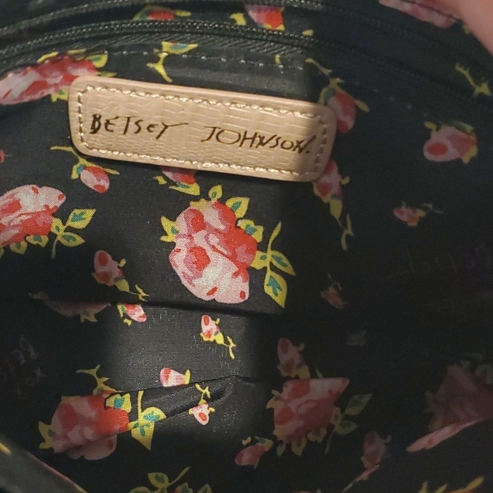 Betsey Johnson Crossbody Bag Like New! (#19) - Picture 5 of 6